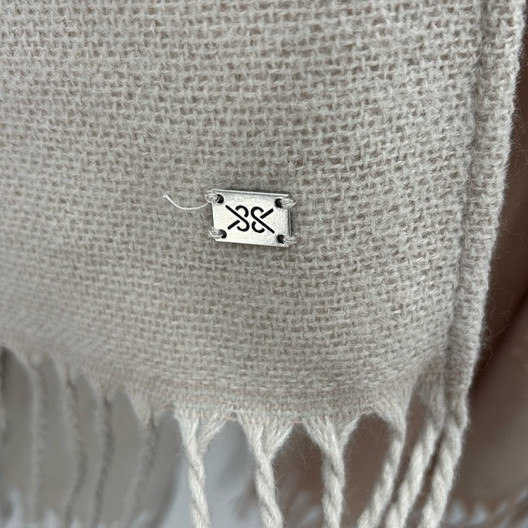 Soia & Kyo Acrylic Dusty Pink/Cream Colorblock Shawl Cardigan w/Fringe Wrap O/S - Picture 4 of 5